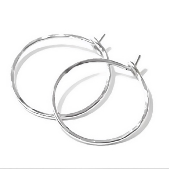 Small 925 Sterling Silver Hammered Textured Classic Lightweight Hoop Earrings - Picture 1 of 6
